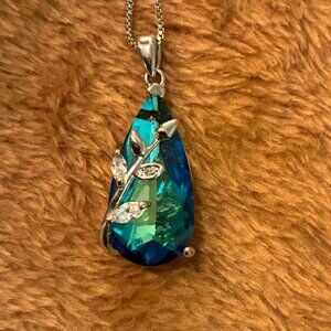 Green Ivy Necklace Pendant